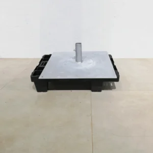 Base de sombrilla metálico (50x50x14cm) de segunda mano en buen estado