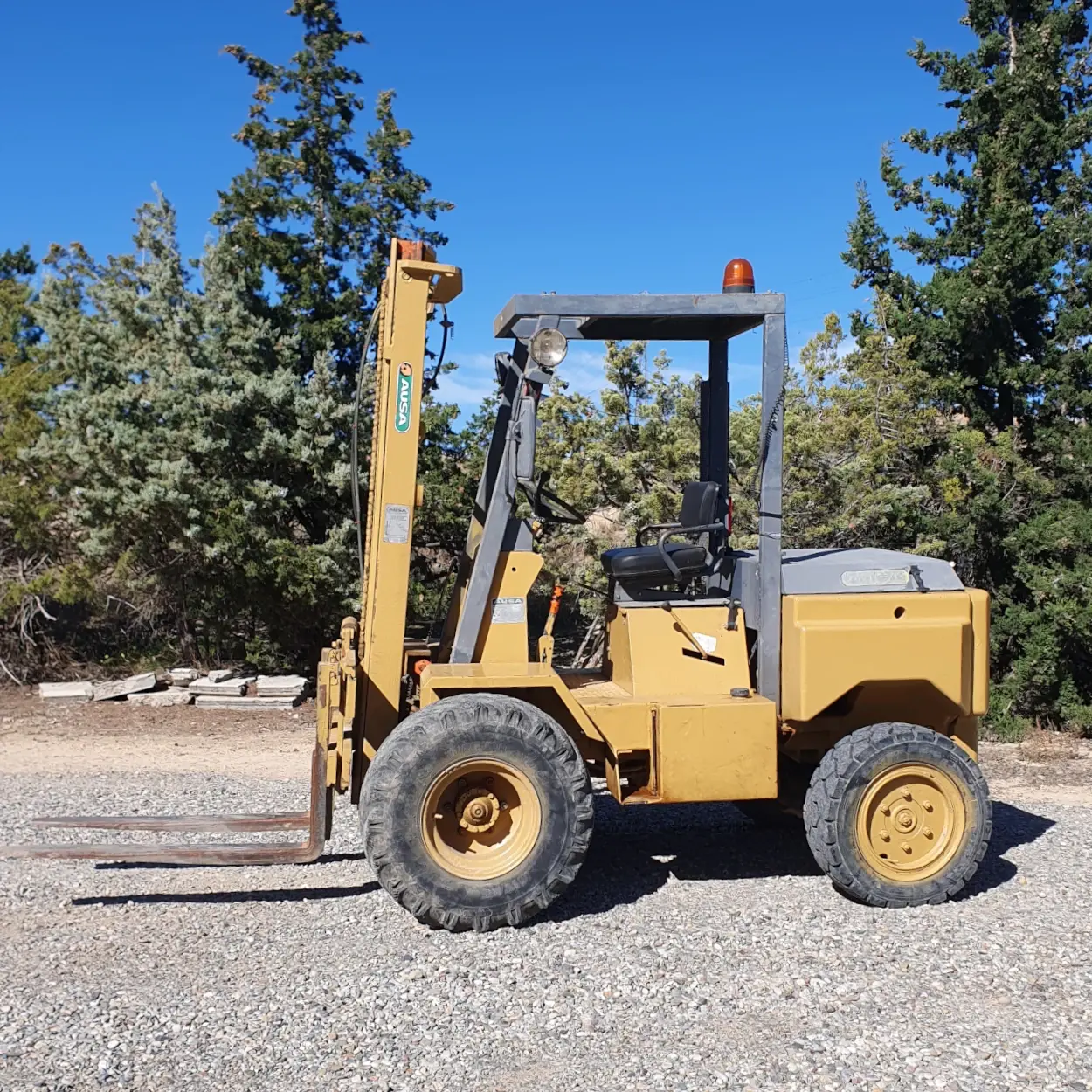 Carretilla elevadora AUSA CC20 4x4, mastil doble, 2.000kg de capacidad en venta en cabauoportunitats.com
