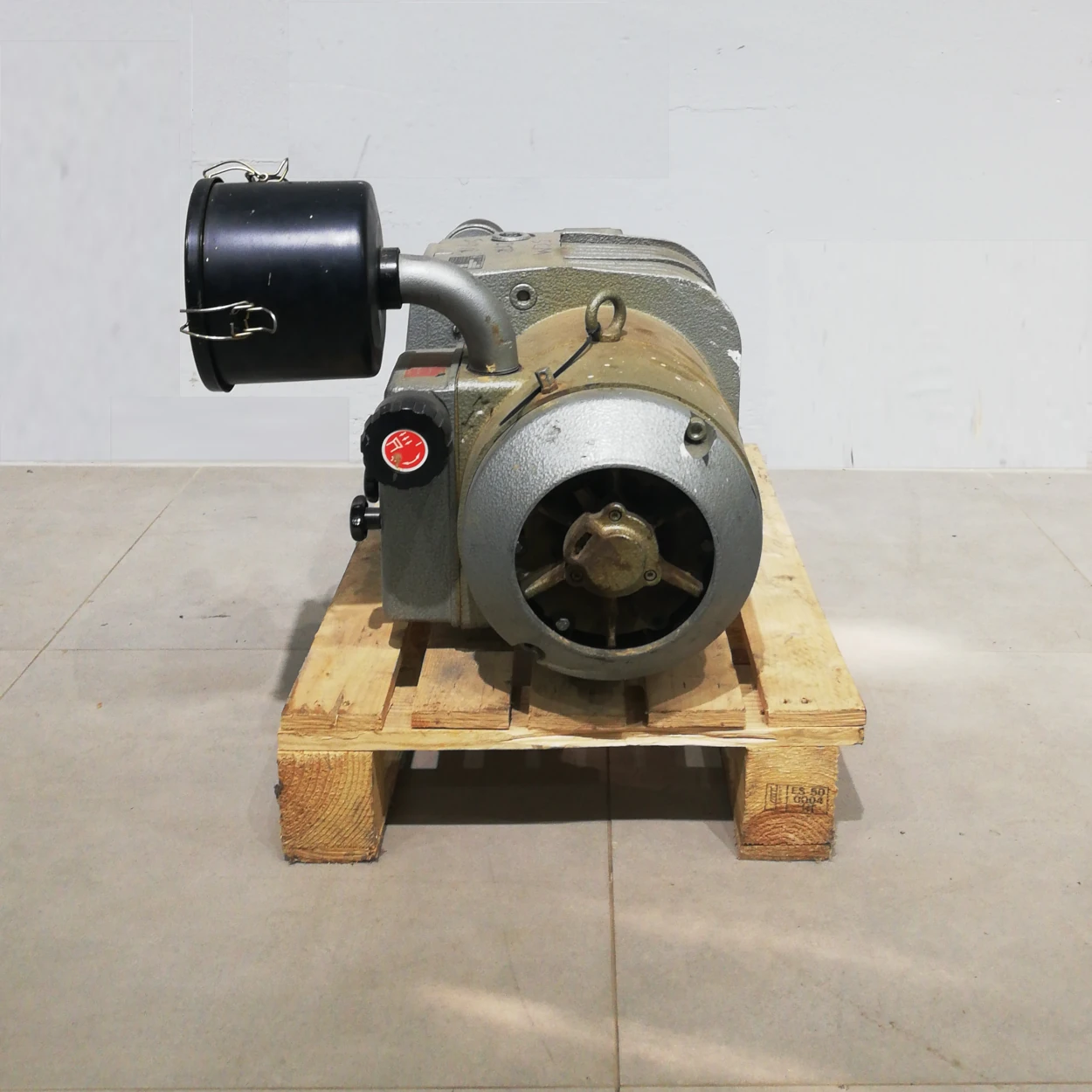 Bomba de vacío BECKER KVT 2.100 procedente de una empresa en cierre