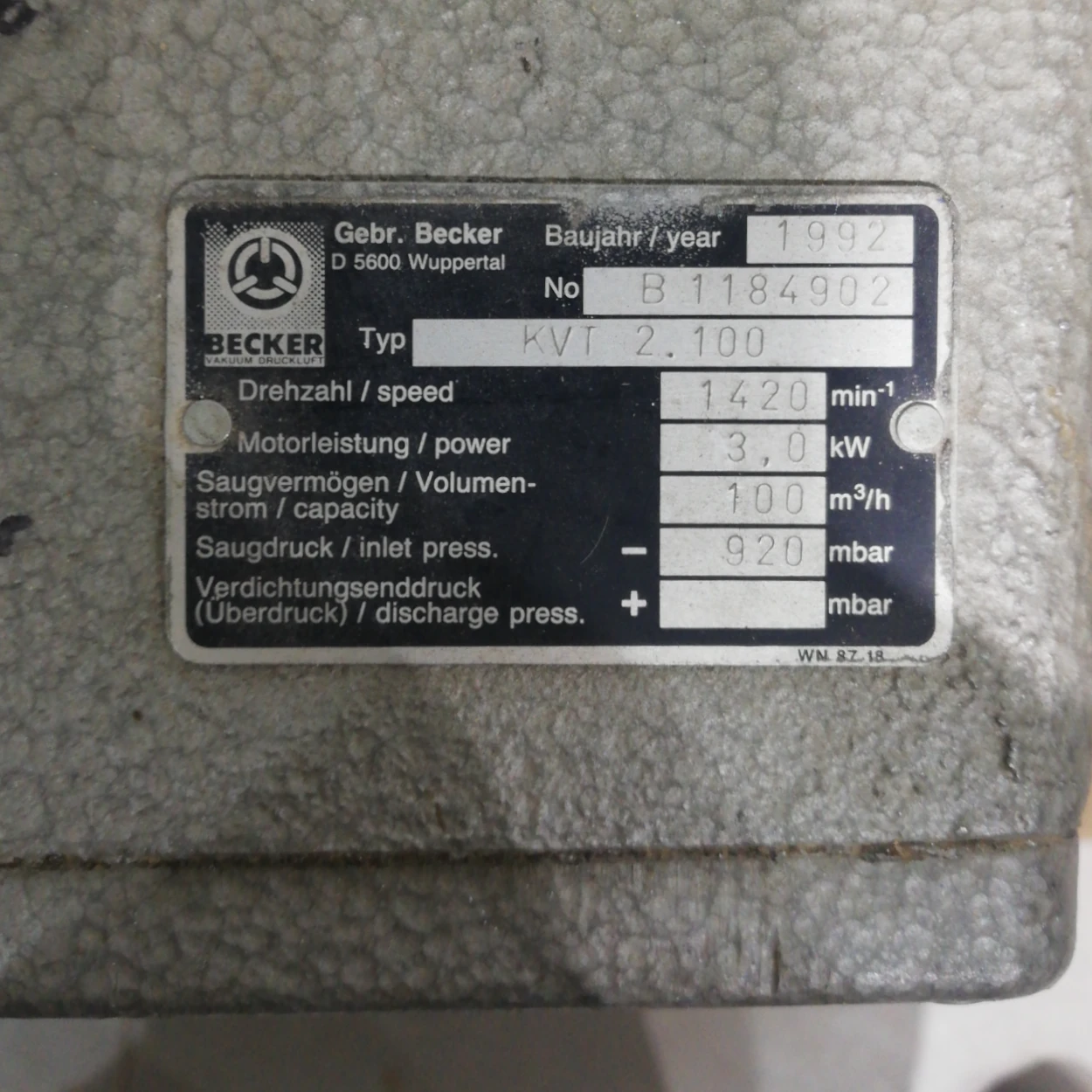 Bomba de vacío BECKER KVT 2.100 procedente de una empresa en cierre