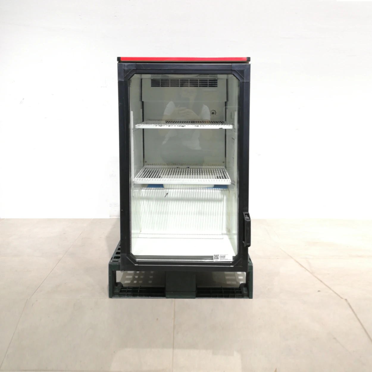 Nevera d'ocasió, amb porta de vidre (50x56x85cm) i de mides reduïdes en bon estat