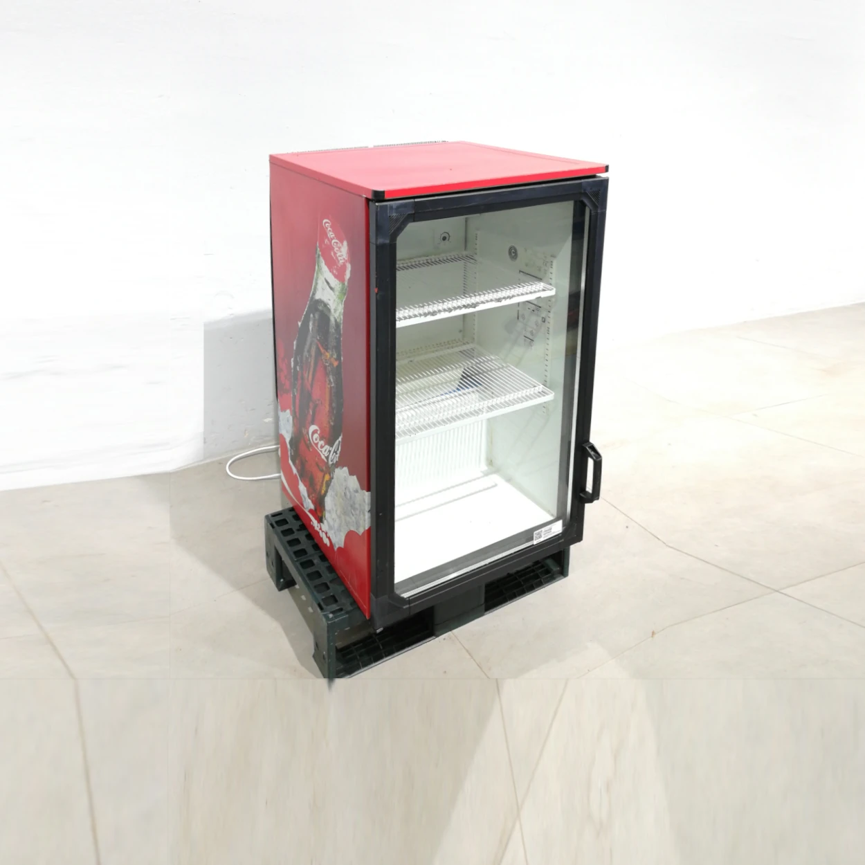 Nevera d'ocasió, amb porta de vidre (50x56x85cm) i de mides reduïdes en bon estat