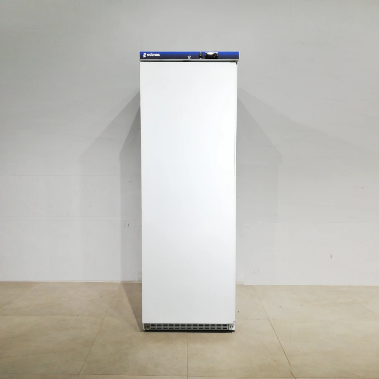 Frigorífico de ocasión EDENOX APS-451 en buen estado, perfecto tanto para uso doméstico como professional