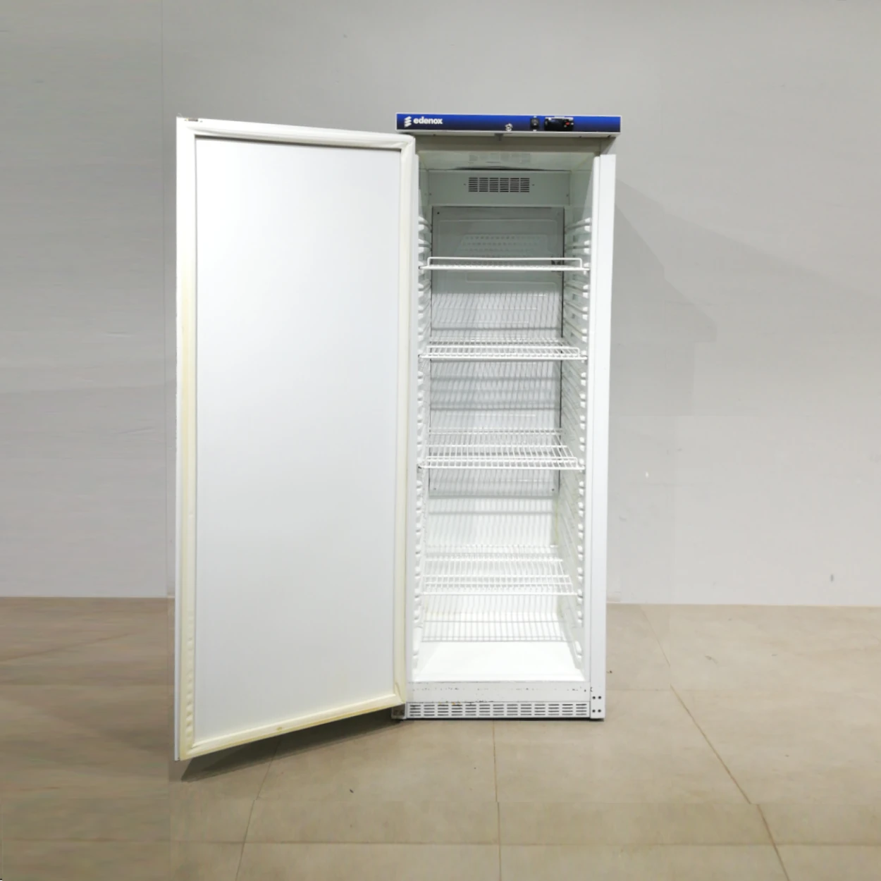 Frigorífico de ocasión EDENOX APS-451 en buen estado, perfecto tanto para uso doméstico como professional