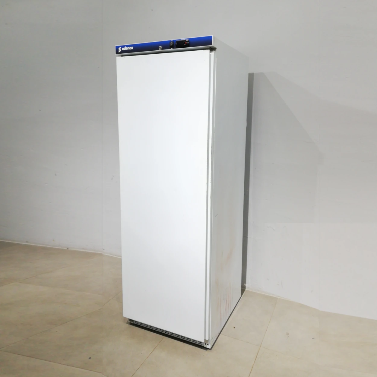 Frigorífico de ocasión EDENOX APS-451 en buen estado, perfecto tanto para uso doméstico como professional