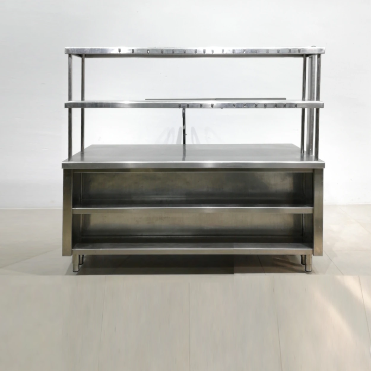 Nevera sotamostrador (200x87x174cm) d'acer inoxidable amb prestatgeria inferior i passa-plats