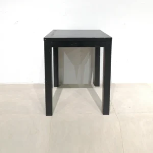 Taula de fusta negra (60x60x75cm) perfecta tant per a ús domèstic com professional