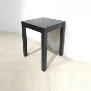 Mesa de madera 60x60x75cm de color negro de segunda mano
