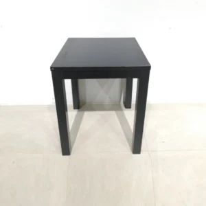Mesa de madera 60x60x75cm de color negro de segunda mano