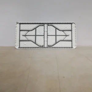 Taula plegable de plàstic 108x76x74cm procedent d'una empresa en tancament