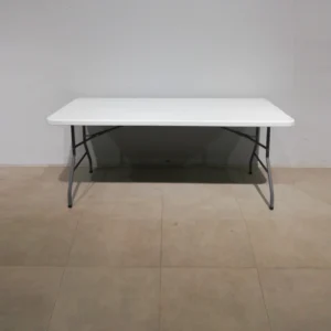 Taula plegable de plàstic 108x76x74cm procedent d'una empresa en tancament