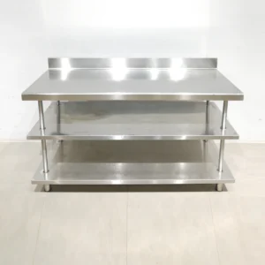 Mesa de acero inoxidable de 147x60x92cm de gran qualitat i resistencia en buen estado