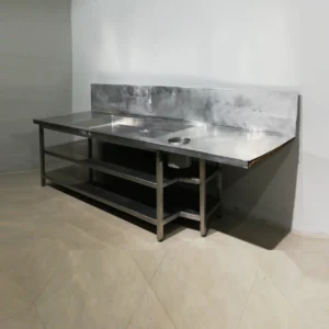 Taula de treball (300x85x129cm) d'acer inoxidable amb prestatgeria inferior i aigüera