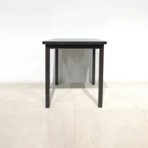 Taula de fusta negra (70x70x76cm) perfecta tant per a ús domèstic com professional