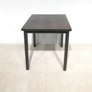 Taula de fusta negra (70x70x76cm) perfecta tant per a ús domèstic com professional