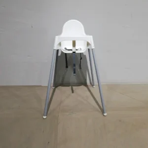 Trona infantil (55x46x102cm) d'ocasió en venda per desús en bon estat
