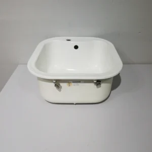 Fregadero blanco de 46x48x21cm procedente de una empresa en cierre