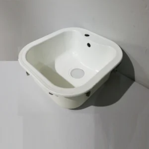 Fregadero blanco de 46x48x21cm procedente de una empresa en cierre