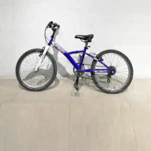 Bicicleta infantil DECATHLON color blau amb roda de ø48cm d'ocasió en bon estat