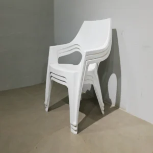 Cadira apilable de plàstic 56x57x88cm perfecta tant per a ús domèstic com professional