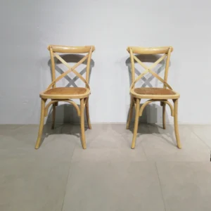 Cadira de fusta i seient de rotang (44x46x86cm) per a menjador de segona mà