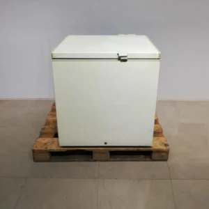 Congelador (80x65x87cm) d'ocasió perfecte per a botiga, bar, geladeria..