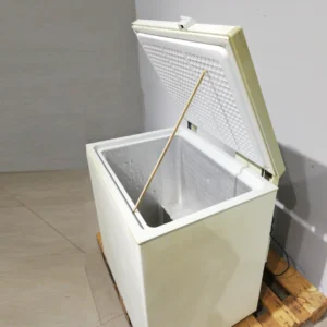 Congelador (80x65x87cm) d'ocasió perfecte per a botiga, bar, geladeria..