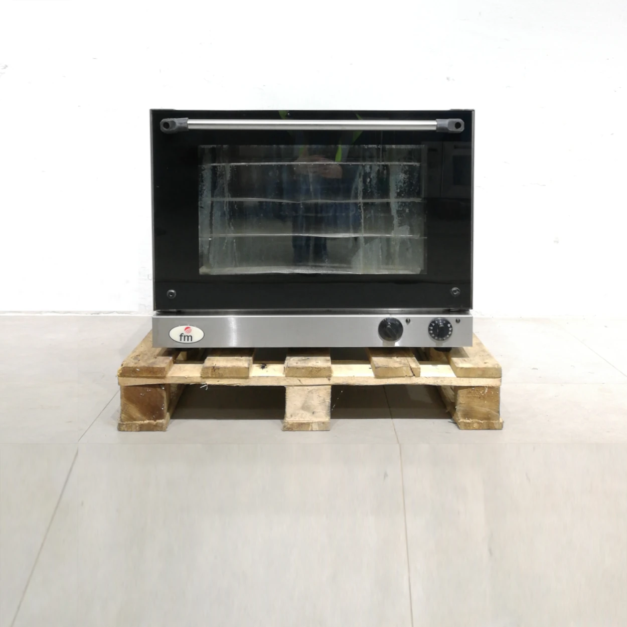 Forn convecció FM 64x63x53cm procedent d’una empresa en tancament