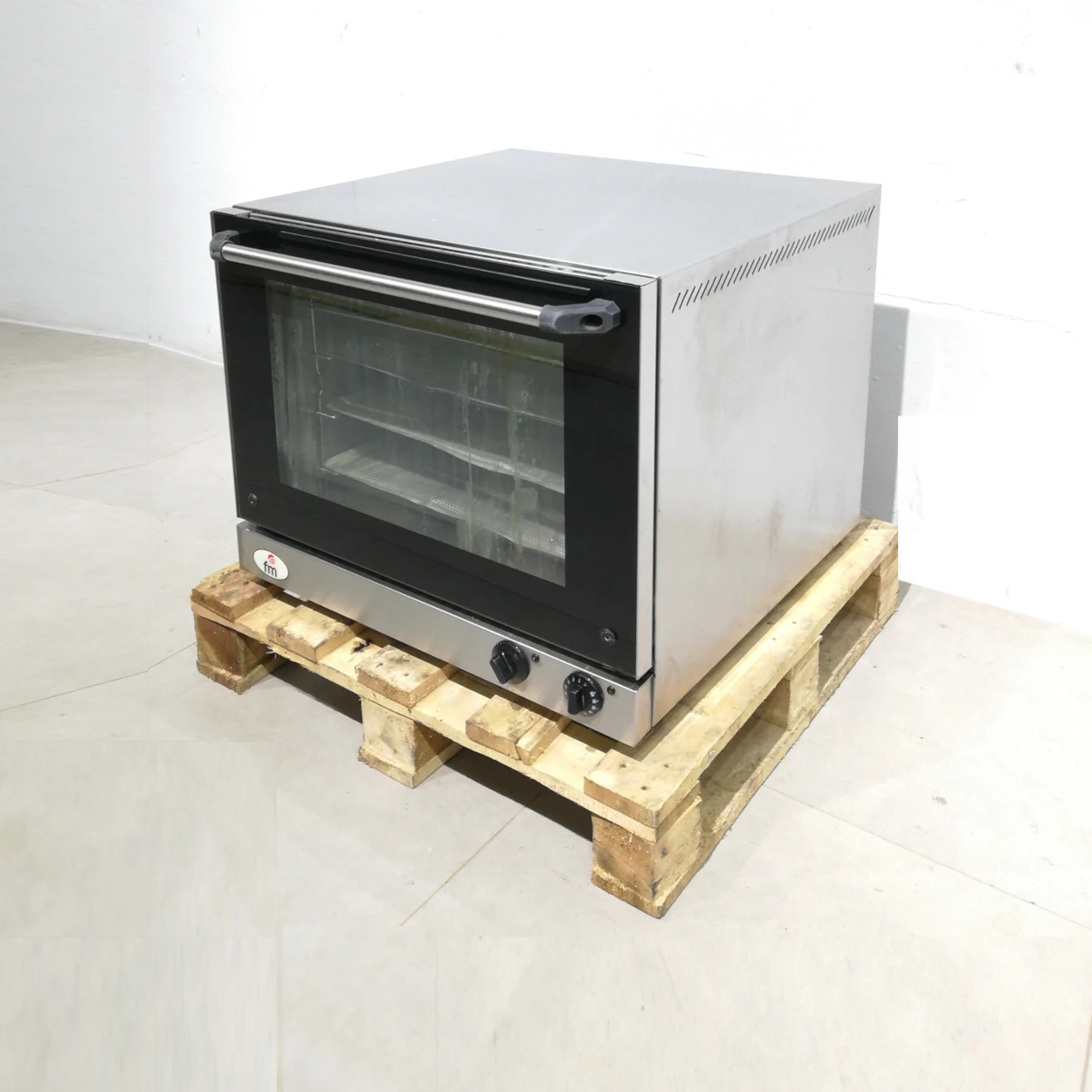 Forn convecció FM 64x63x53cm procedent d’una empresa en tancament