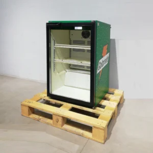 Nevera expositora HELKAMA GATORADE procedent d'una empresa en tancament