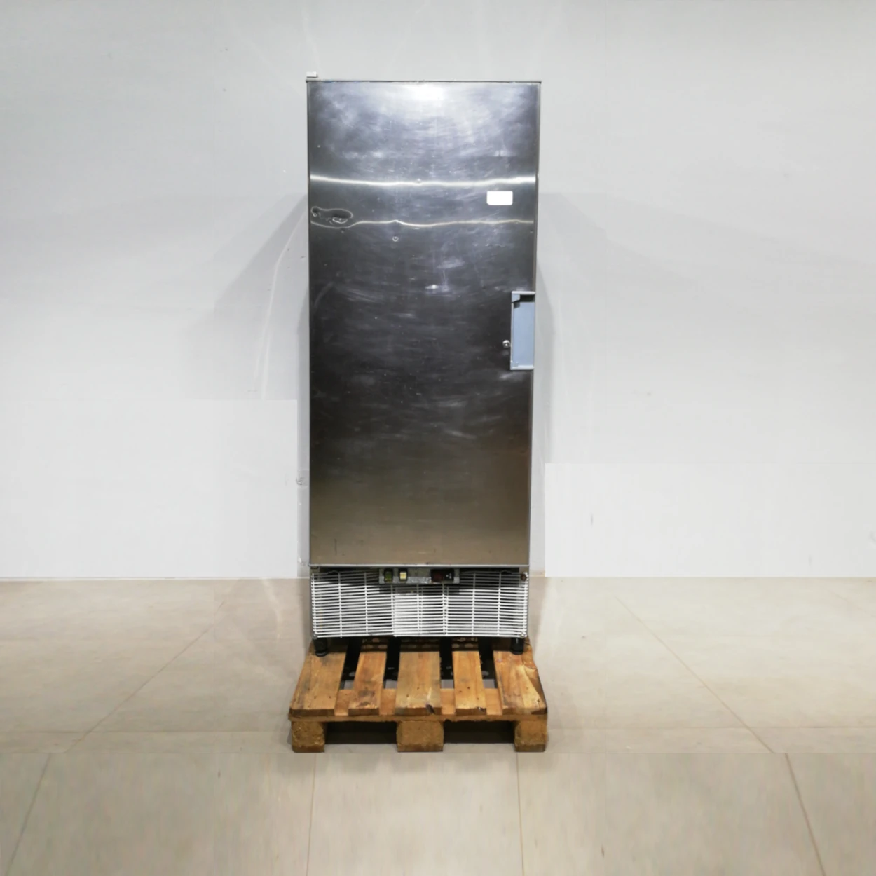 Nevera METRO MM5A-109605-6 procedent d'una empresa en tancament