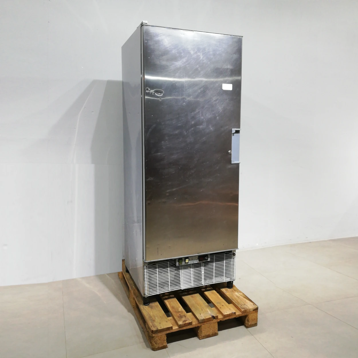 Nevera METRO MM5A-109605-6 procedent d'una empresa en tancament