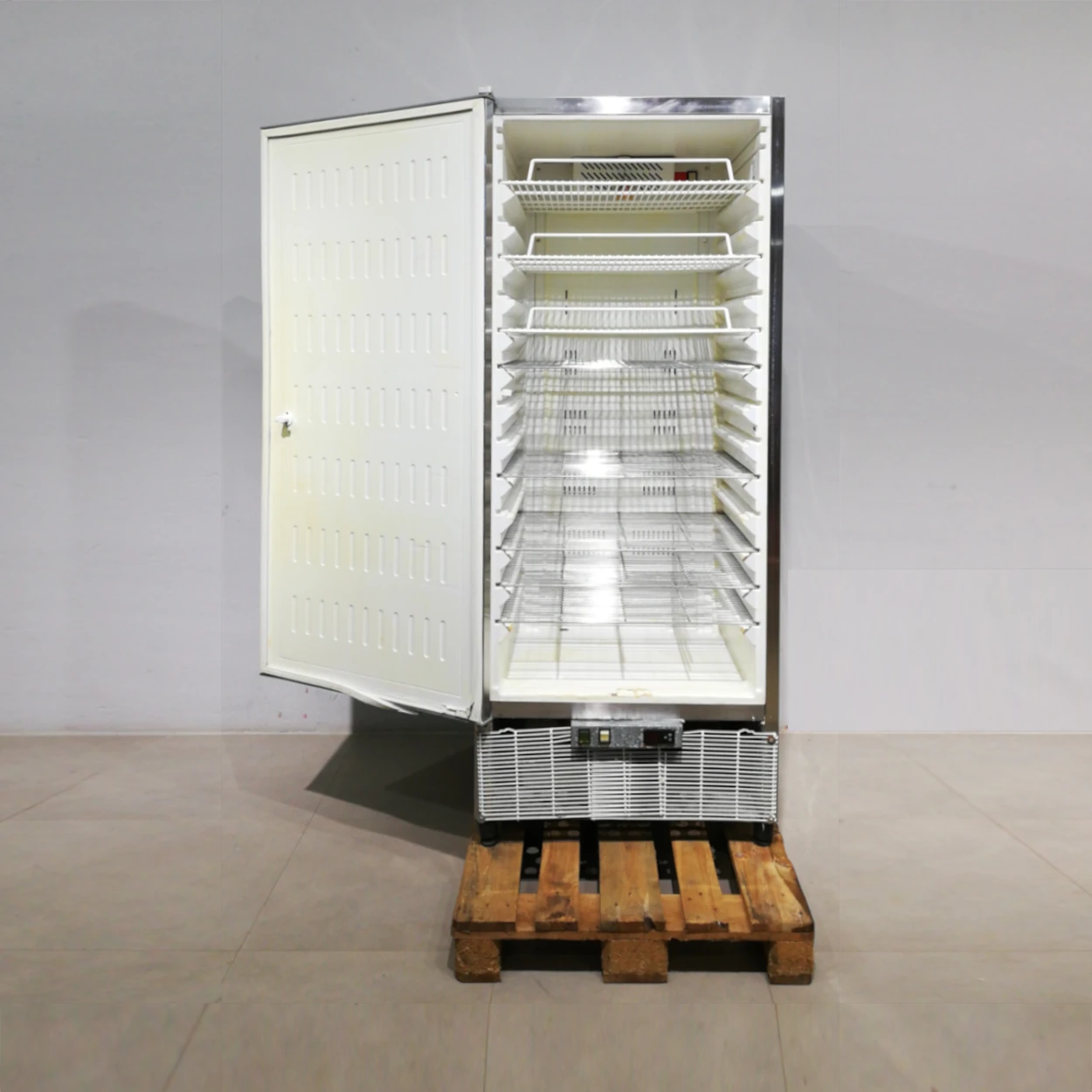 Nevera METRO MM5A-109605-6 procedent d'una empresa en tancament