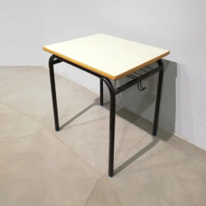 Escriptori infantil (60x51x65cm) d'estructura d'acer i base de melamina amb safata