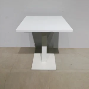 Mesa con pata central de 65x65x75cm, perfecta tanto para uso domรฉstico como profesional.