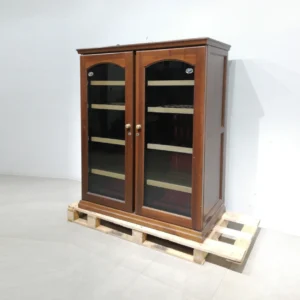 Nevera vins IP INDUSTRIES, amb portes de vidre d'ocasió procedent d'una empresa en tancament