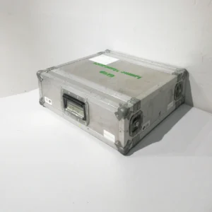 Maleta fly case (49x44x17cm) amb protectors als escaires per esmorteir els cops