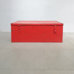 Caixa d'eines d'ocasió (101x49x38cm) fet de xapa d'ace de color vermell