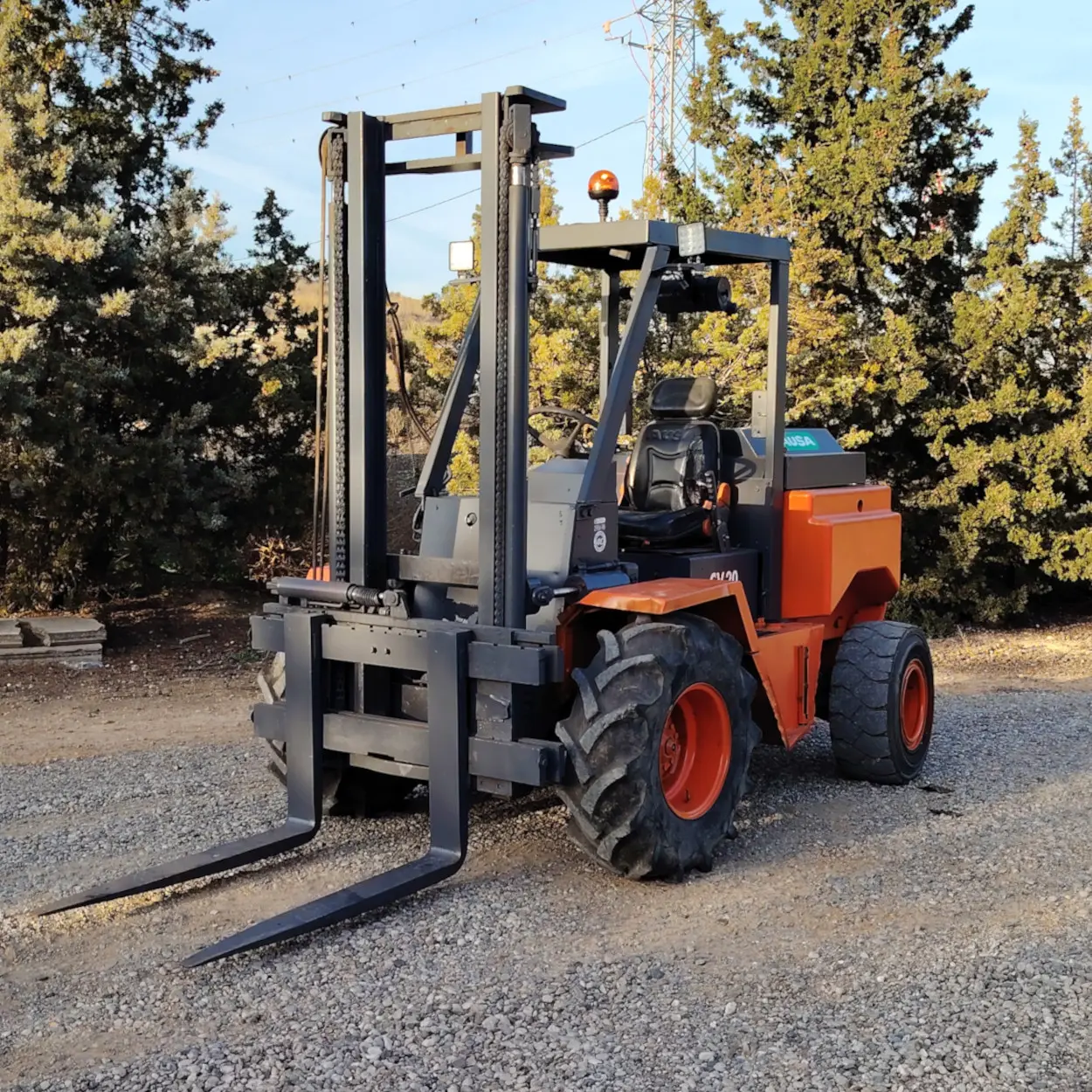 Carretó elevador 4x4 AUSA CV20 DE 330cm d'elevació màxima i motor ISUZU de 3 pistons en venda a cabauoportunitats.com