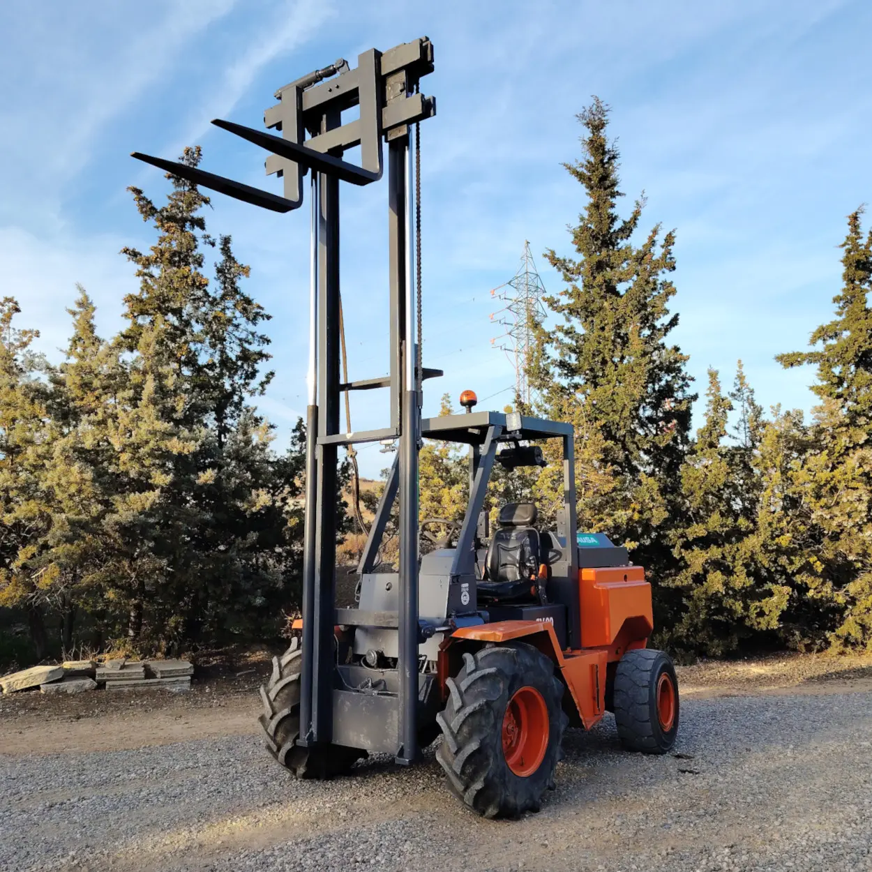 Carretó elevador 4x4 AUSA CV20 DE 330cm d'elevació màxima i motor ISUZU de 3 pistons en venda a cabauoportunitats.com