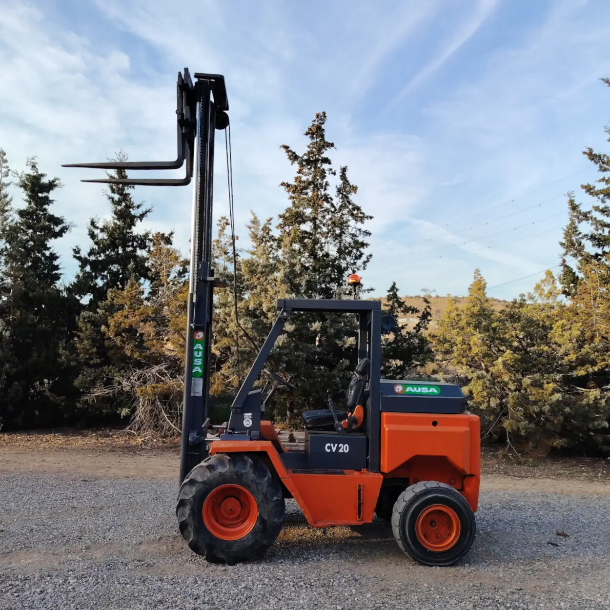 Carretó elevador 4x4 AUSA CV20 DE 330cm d'elevació màxima i motor ISUZU de 3 pistons en venda a cabauoportunitats.com