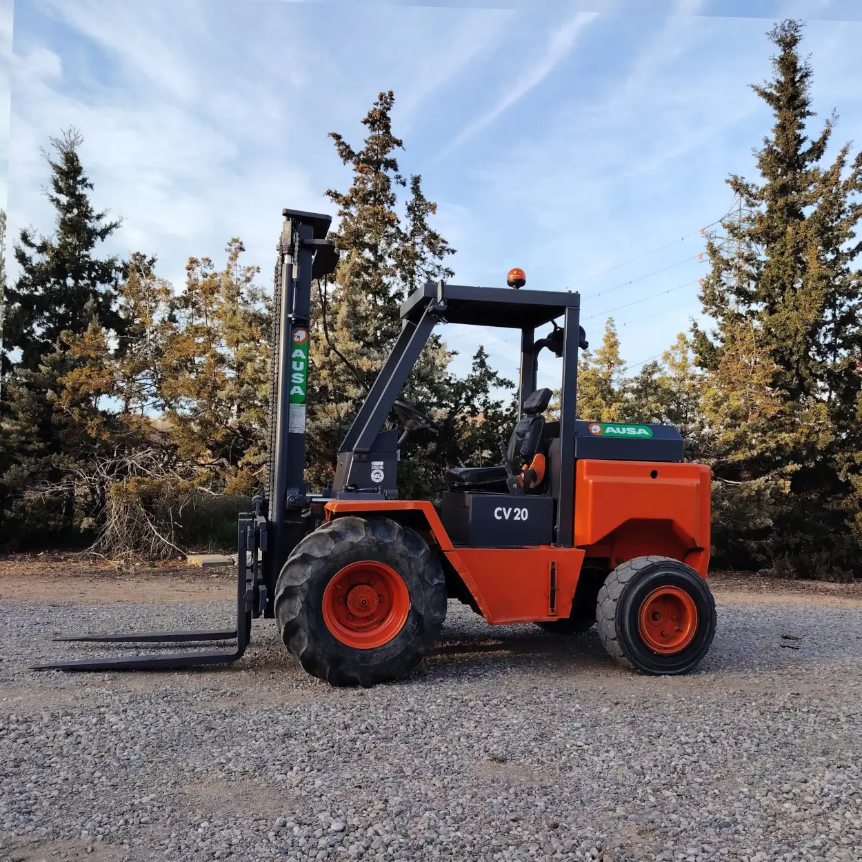 Carretó elevador 4x4 AUSA CV20 DE 330cm d'elevació màxima i motor ISUZU de 3 pistons en venda a cabauoportunitats.com