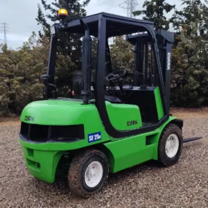 Carretilla elevadora CLARK SF25D con mastil de elevaciรณn libre de 440cm y 2500kg de capacidad en venta en cabauoportunitats.com