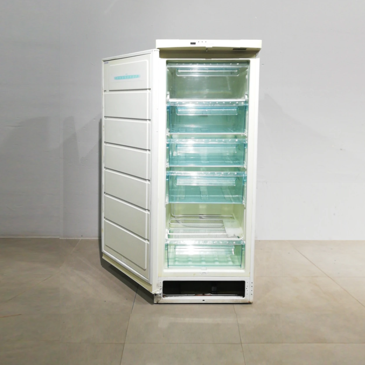 Congelador de calaixos ELECTROLUX EU7702C perfecte tant per a ús domèstic com professional