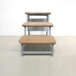 Escala de tres graons (46x63x38cm) de fusta i estructura d'acer de gran qualitat i resistència