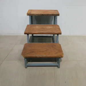 Escala de tres graons (46x63x38cm) de fusta i estructura d'acer de gran qualitat i resistència