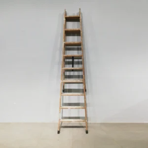 Escalera de tijera de madera de 9 peldaños (59x120x247cm) de gran ligereza y resistencia