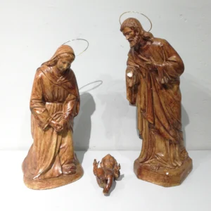 Figura de pessebre (ø20x64cm) amb el nen Jesús, la Mare de Déu i sant Josep de segona mà
