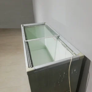 Congelador (151x64x92cm) de ocasión perfecto para tienda, bar, heladería...