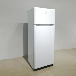 Nevera d'ocasió INDESIT T5 (GR) perfecta tant per a ús domèstic com professional